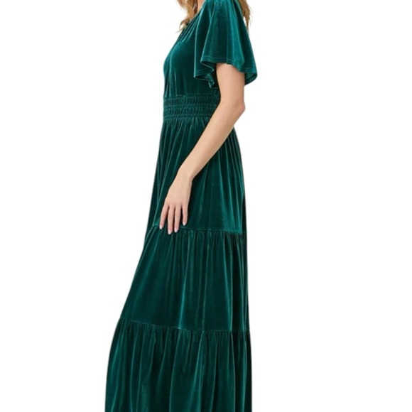 Faeriesty Elegant Green Velvet Maxi Tiered A Line Plus Size Dress - Picture 3 of 16